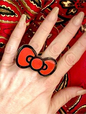 Hello Kitty red enamel bow double finger ring